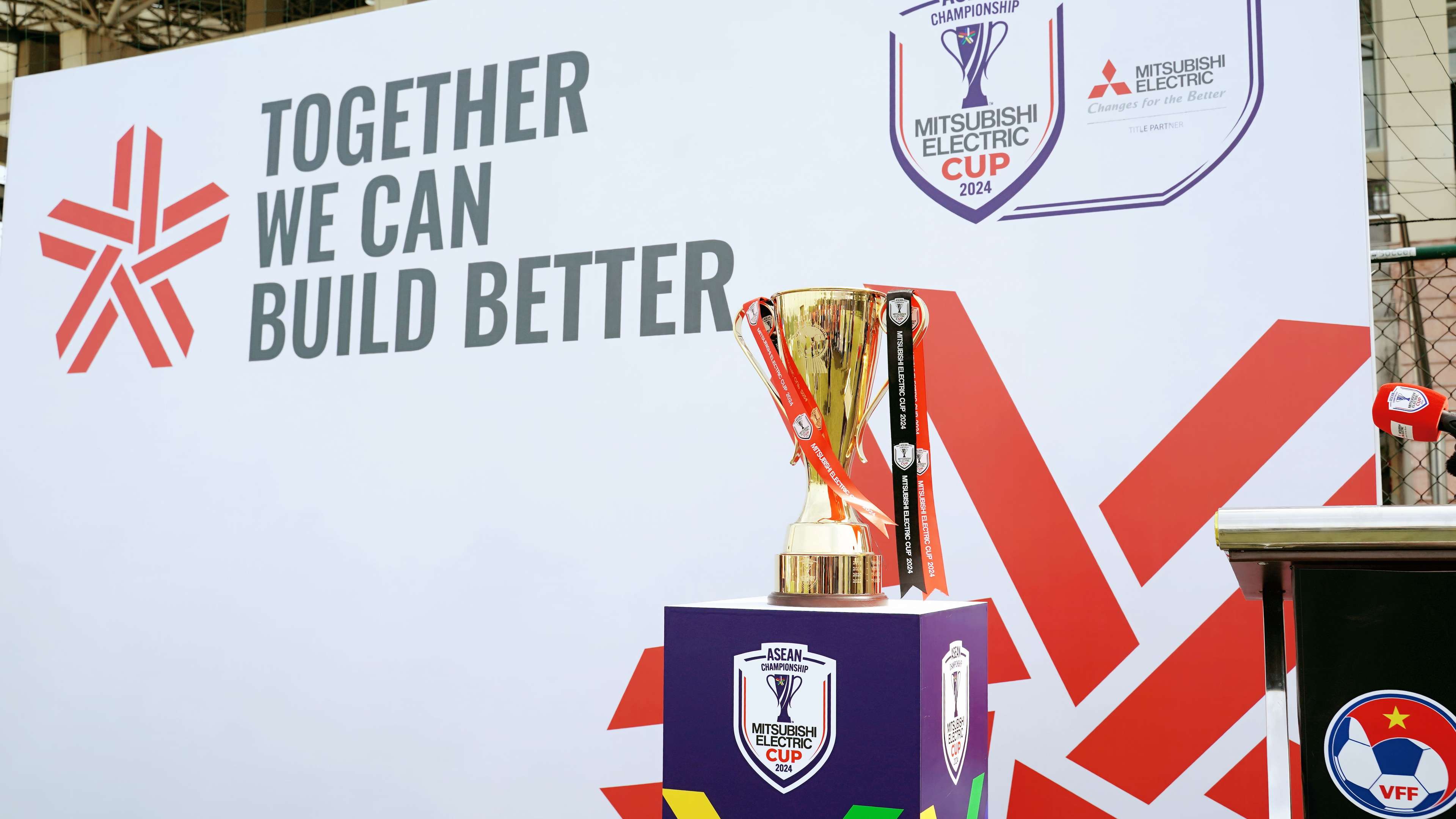 他的性格充 他的性格充